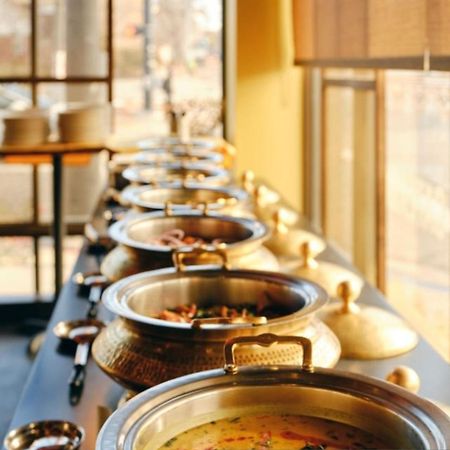Fabhotel La Serene Bnb- Ashok Vihar Нью-Дели Экстерьер фото