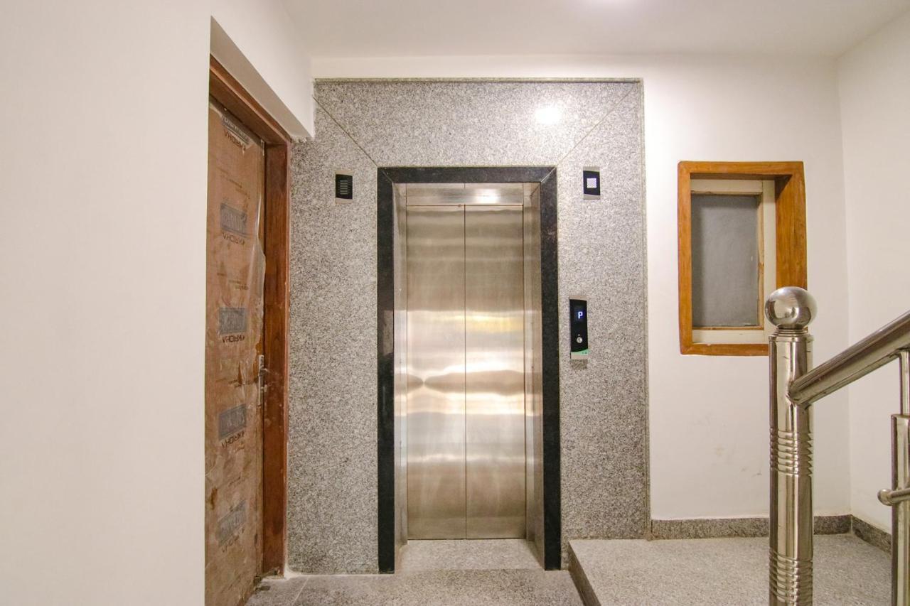 Fabhotel La Serene Bnb- Ashok Vihar Нью-Дели Экстерьер фото