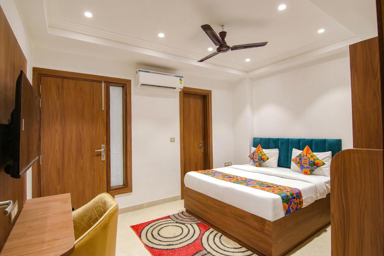 Fabhotel La Serene Bnb- Ashok Vihar Нью-Дели Экстерьер фото