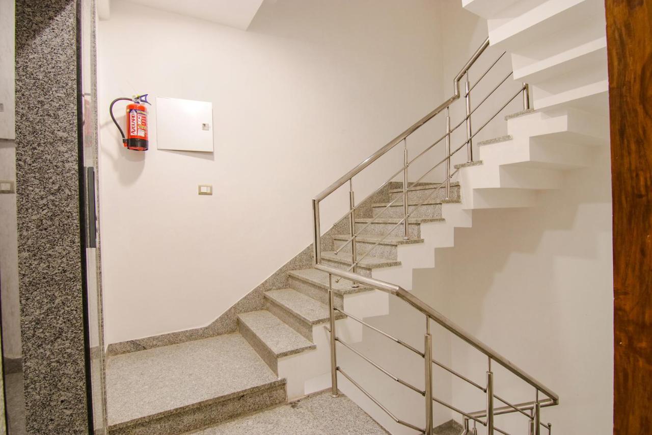 Fabhotel La Serene Bnb- Ashok Vihar Нью-Дели Экстерьер фото