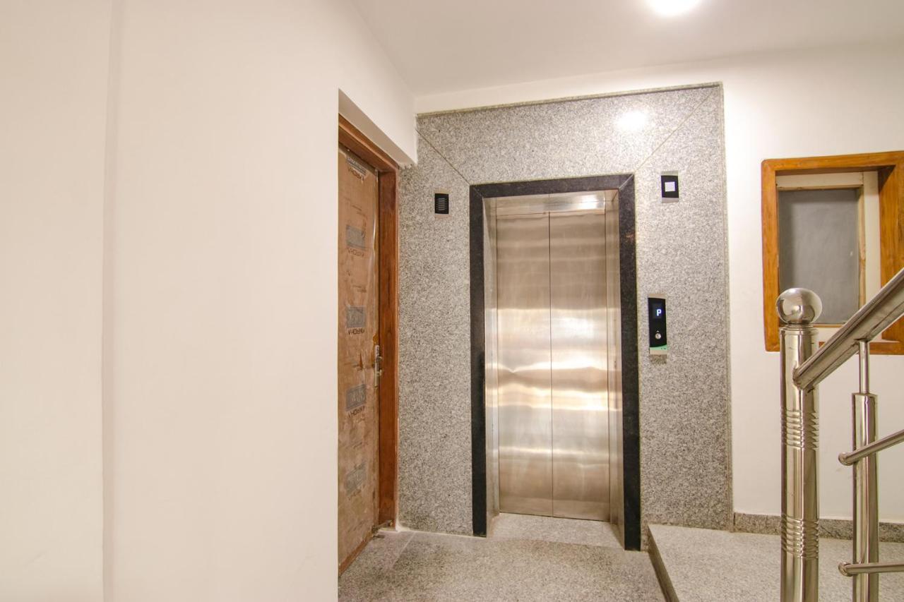 Fabhotel La Serene Bnb- Ashok Vihar Нью-Дели Экстерьер фото